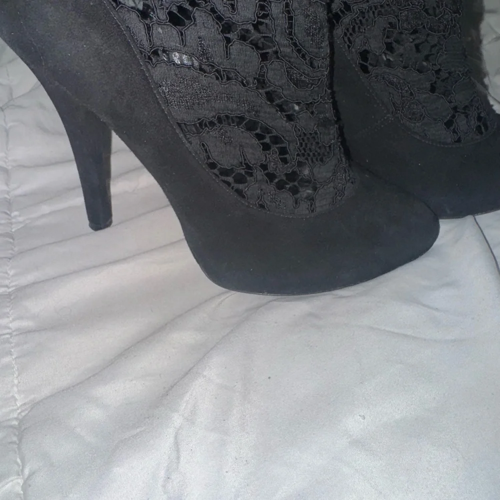 ❤️🔥AUTHENTIC🔥❤️Dolce & Gabbana Black sued and lace booties. - Picture 10 of 12